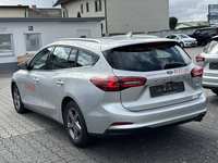 Vaade tagant vasakult