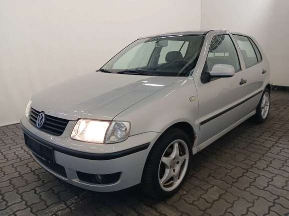 Skats no kreisās puses priekšā