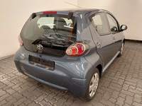 Изглед отзад отдясно