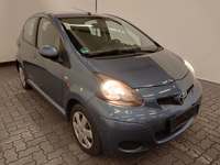 Изглед отпред отдясно