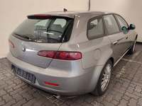 Изглед отзад отдясно