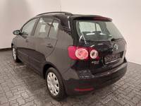 Vue de l’arrière gauche