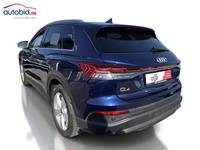 Skats no kreisās puses aizmugurē