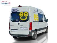 Skats no labās puses aizmugurē