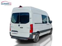 Skats no labās puses aizmugurē