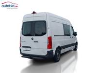 Skats no labās puses aizmugurē