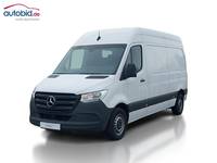 Skats no kreisās puses priekšā