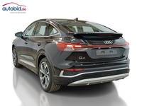 Skats no kreisās puses aizmugurē