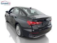 Skats no kreisās puses aizmugurē