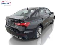 Skats no labās puses aizmugurē