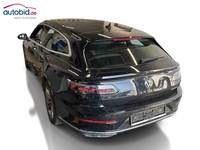 Skats no kreisās puses aizmugurē