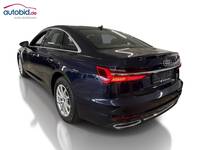 Skats no kreisās puses aizmugurē