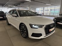 Skats no labās puses priekšā