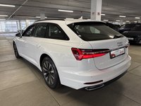 Skats no kreisās puses aizmugurē