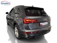 Skats no kreisās puses aizmugurē