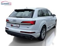 Skats no labās puses aizmugurē