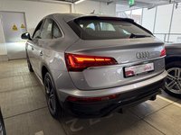 Skats no kreisās puses aizmugurē