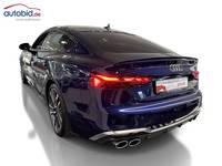 Skats no kreisās puses aizmugurē