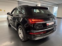 Skats no kreisās puses aizmugurē