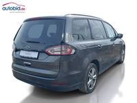 Skats no labās puses aizmugurē