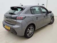 Skats no labās puses aizmugurē