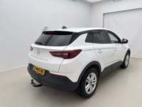 Pogled od pozadi desno