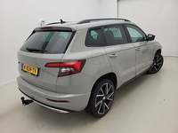 Pogled od pozadi desno