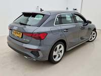 Pogled od pozadi desno