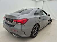 Pogled od pozadi desno