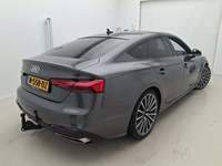 Pogled od pozadi desno