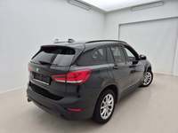 Pogled od pozadi desno