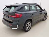 Pogled od pozadi desno