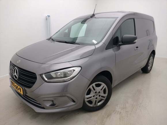 Pogled od napred levo