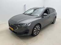 Skats no kreisās puses priekšā