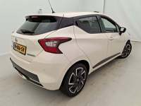 Skats no labās puses aizmugurē