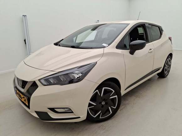 Skats no kreisās puses priekšā