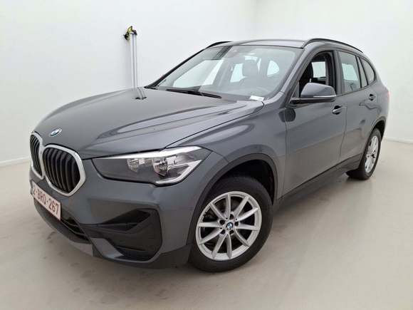 Skats no kreisās puses priekšā