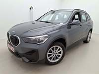 Skats no kreisās puses priekšā