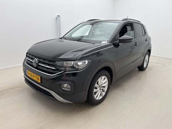 Skats no kreisās puses priekšā