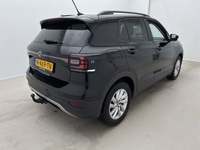 Skats no labās puses aizmugurē