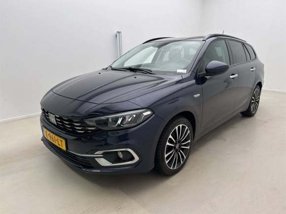 Skats no kreisās puses priekšā