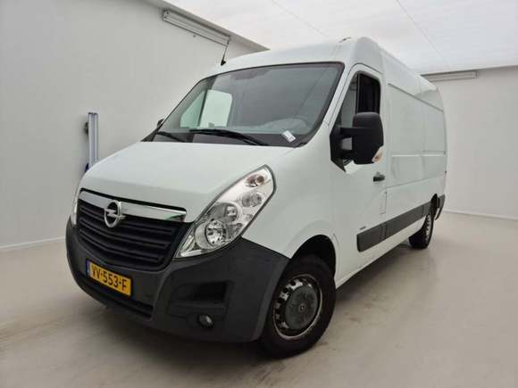 Skats no kreisās puses priekšā