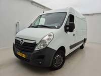 Skats no kreisās puses priekšā