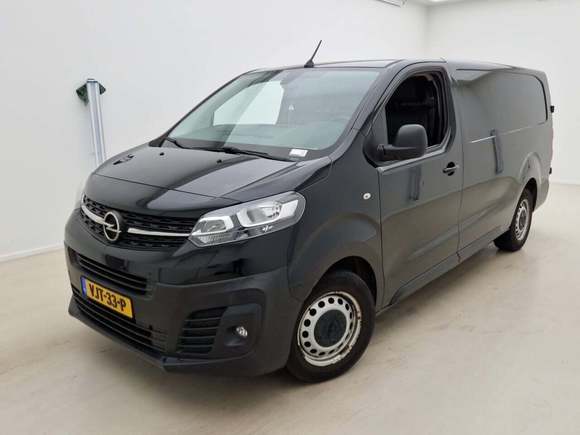 Skats no kreisās puses priekšā