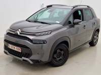 Skats no kreisās puses priekšā