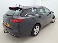 Pogled od pozadi desno