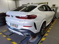 Skats no labās puses aizmugurē