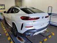 Skats no kreisās puses aizmugurē