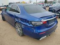 Vue de l’arrière gauche