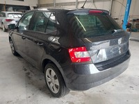 Vue de l’arrière gauche